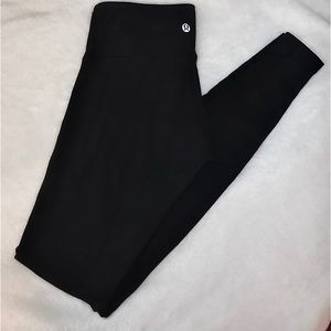 Black lulu lemon wunder under leggings